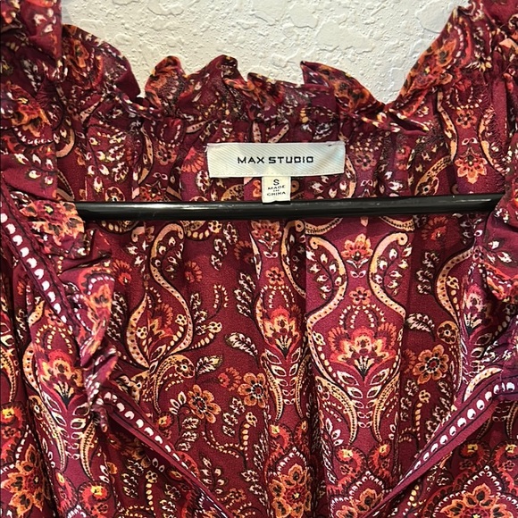 Max Studio V-Neck Paisley Red Blouse Size Small - Picture 2 of 7